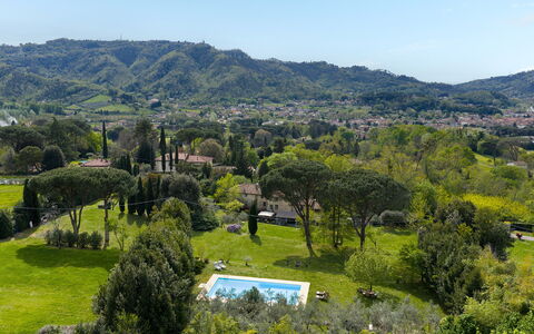 Villa delle Silerchie 10: Arbre, Colline, Montagne, Montagnes, Paysage, Lot Terre, Station De Montagne, Piscine, Chaîne De Montagnes, Jardin