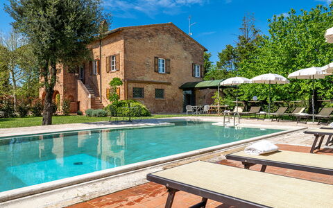 Sangiovese 14: Piscine, Zone Résidentielle, Biens, Mobilier De Jardin, Jardin, Hacienda, Parapluie, Villa, Aménagement Paysager, Chaise