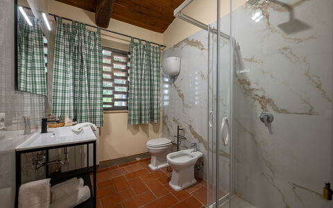 Sangiovese 14: Design Intérieur, Sol, Mur, Sol, Luminaire Plomberie, Meubles, Plafond, Salle De Bains, Éclairage, Pièce