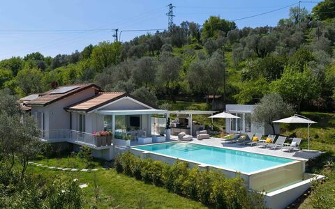 Villa Lunezia 6: Piscine, Maison, Recours, Zone Résidentielle, Domicile, Biens, Mobilier De Jardin, Eco Hôtel, Chalet, Villa