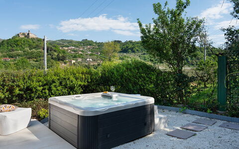 Villa Lunezia 6: Piscine, Baignoire, Luminaire Plomberie, Jacuzzi, Loisir, Caractéristique De L'Eau, Pot De Fleur, Aménagement Paysager, Plante D'Appartement