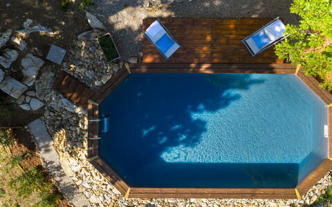 Cottage Dolcevista 4+2: Bleu, Composite, Piscine, Aménagement Paysager, Étang, Arrière-Cour