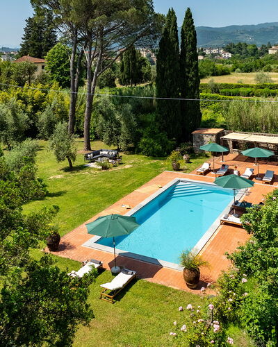 Villa Collegigliato 8: Piscine, Recours, Eco Hôtel, Jardin, Biens, Balancelle, Hacienda, Aménagement Paysager, Villa, Mobilier De Jardin