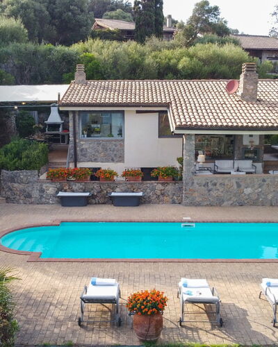 Villa Althaea 6: Piscine, Recours, Thermes, Mobilier De Jardin, Eco Hôtel, Caractéristique De L'Eau, Hacienda, Villa, Balancelle, Biens