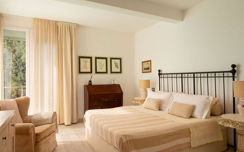Villa Il Faro 10: Meubles, Lit, Design Intérieur, Chambre, Mur, Sol, Sol, Bois, Pièce, Literie