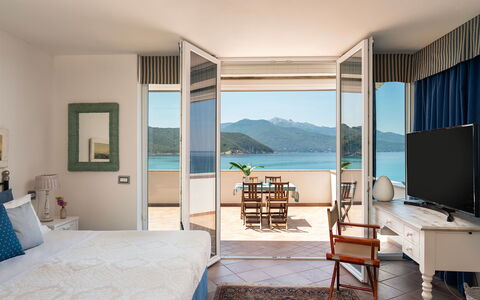 Villa Il Faro 10: Meubles, Design Intérieur, Mer, Pièce, Recours, Côte, Linge, Hôtel, Eco Hôtel, Chaise