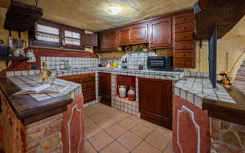 Colle Calzolaro 8: Cuisine, Sol, Sol, Comptoir, Design Intérieur, Meubles, Cabinetry, Pièce, Plafond, Tuile