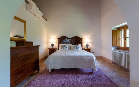 Villa Palazzolo 8: Meubles, Design Intérieur, Sol, Chambre, Lit, Sol, Tiroir, Plafond, Drap De Lit, Cadre De Lit