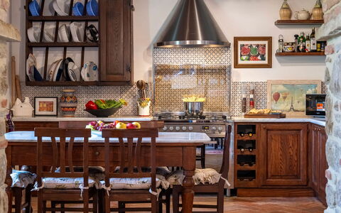 Villa Palazzolo 8: Meubles, Design Intérieur, Cuisine, Sol, Bois, Comptoir, Cabinetry, Sol, Éclairage, Domicile
