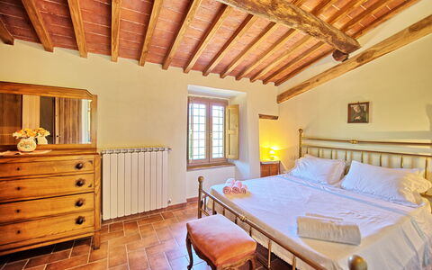 Poggio Conca: Chambre, Propriété, Pièce, Meubles, Lit, Bâtiment, Cadre De Lit, Plafond, Maison, Design Intérieur