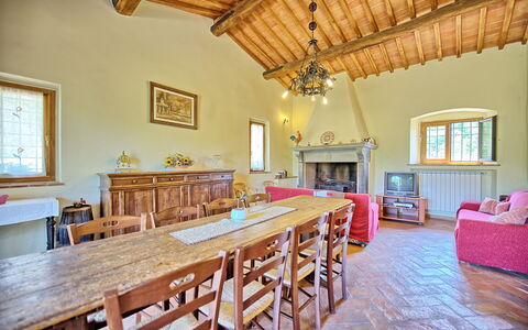 Poggio Conca: Propriété, Pièce, Meubles, Bâtiment, Plafond, Design Intérieur, Maison, Immobilier, Sol, Table