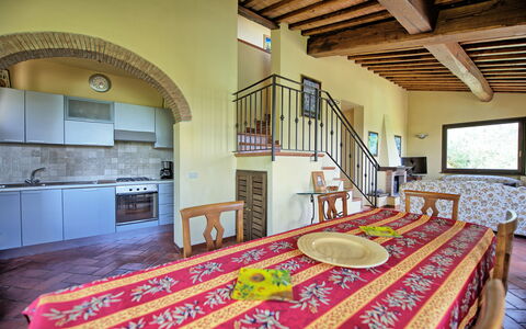 Villa Ulivi: Propriété, Meubles, Table, Cabinetry, Bois, Fenêtre, Bâtiment, Design Intérieur, Sol, Sol