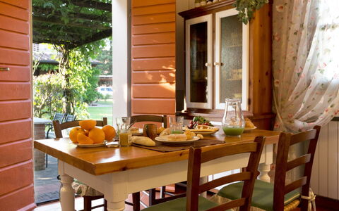 Montelopio: Pièce, Meubles, Table, Salle À Manger, Propriété, Design Intérieur, Domicile, Maison, Bâtiment, Porche