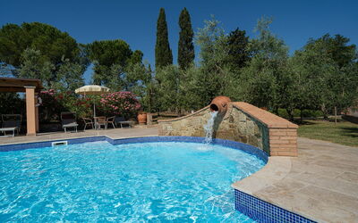 Montelopio: L'Eau, Plante, Piscine, Ciel, La Nature, Bleu Azur, Loisir, Arbre, Composite, Immobilier