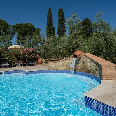 Montelopio: L'Eau, Plante, Piscine, Ciel, La Nature, Bleu Azur, Loisir, Arbre, Composite, Immobilier