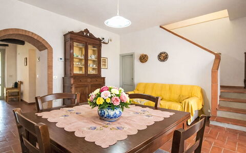 Bucine 690: Meubles, Design Intérieur, Sol, Bois, Table, Plafond, Sol, Pièce, Salle À Manger, Table Cuisine Et Salle A Manger