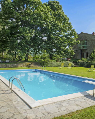 Rufina 200: Piscine, Propriété, Immobilier, Maison, Zone Résidentielle, Domicile, Bâtiment, Loisir, Biens, Herbe