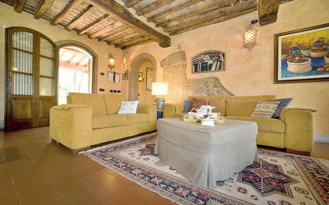 Le Rondini: Pièce, Propriété, Bâtiment, Design Intérieur, Salon, Meubles, Plafond, Mur, Domicile, Immobilier