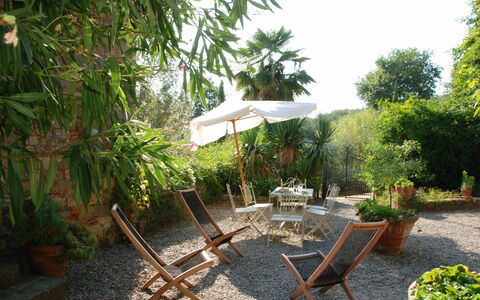 La Loggia 13: Propriété, Végétation, Jardin, Arrière-Cour, Cour, Botanique, Maison, Arbre, Immobilier, Bâtiment