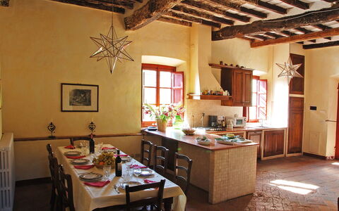 La Loggia 13: Pièce, Propriété, Plafond, Bâtiment, Design Intérieur, Salle À Manger, Meubles, Maison, Table, Mur