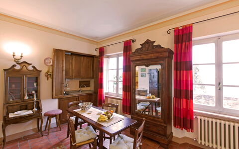 Santo Agostino: Pièce, Propriété, Meubles, Design Intérieur, Bâtiment, Rouge, Plafond, Maison, Sol, Immobilier