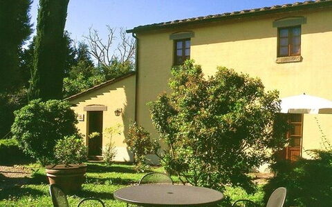 San Pietro: Propriété, Maison, Domicile, Immobilier, Bâtiment, Cour, Zone Résidentielle, Arrière-Cour, Arbre, Chalet