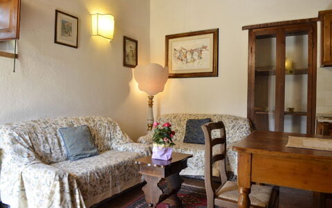 San Pietro: Meubles, Cadre, Table, Bâtiment, Plante, Bois, Confort, Éclairage, Salon, Design Intérieur