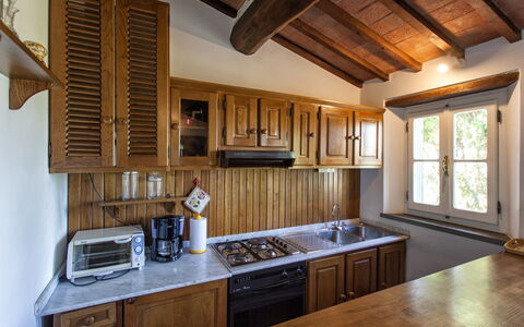 Vittoria: Comptoir, Pièce, Propriété, Meubles, Cuisine, Bâtiment, Cabinetry, Plafond, Évier, Design Intérieur