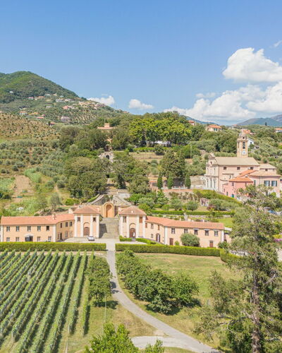 Sestri Levante 200: Bâtiment, Propriété, Nuage, Plante, Ciel, Montagne, Arbre, Maison, Végétation, Lot Terre