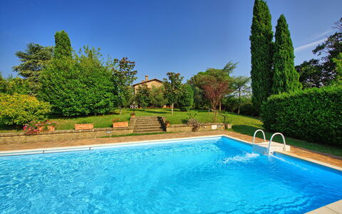 Casale Giulio: Piscine, Propriété, Paysage Naturel, Loisir, Immobilier, L'Eau, Maison, Biens, Herbe, Domicile