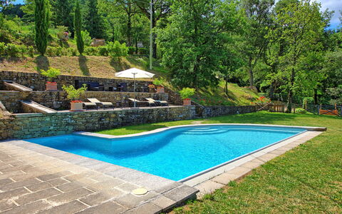 Villa Margherita: Piscine, Propriété, Herbe, Arrière-Cour, Loisir, Immobilier, Maison, Biens, Cour, Pelouse