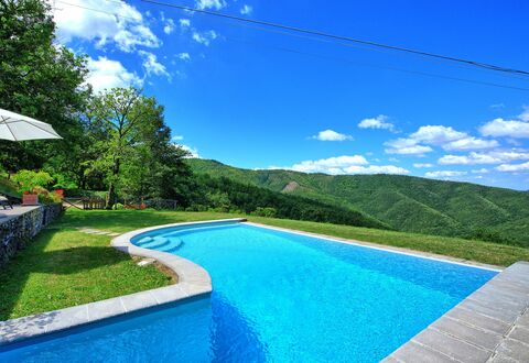 Villa Margherita: Piscine, Propriété, Paysage Naturel, Maison, Immobilier, Biens, Loisir, Villa, Bâtiment, Recours