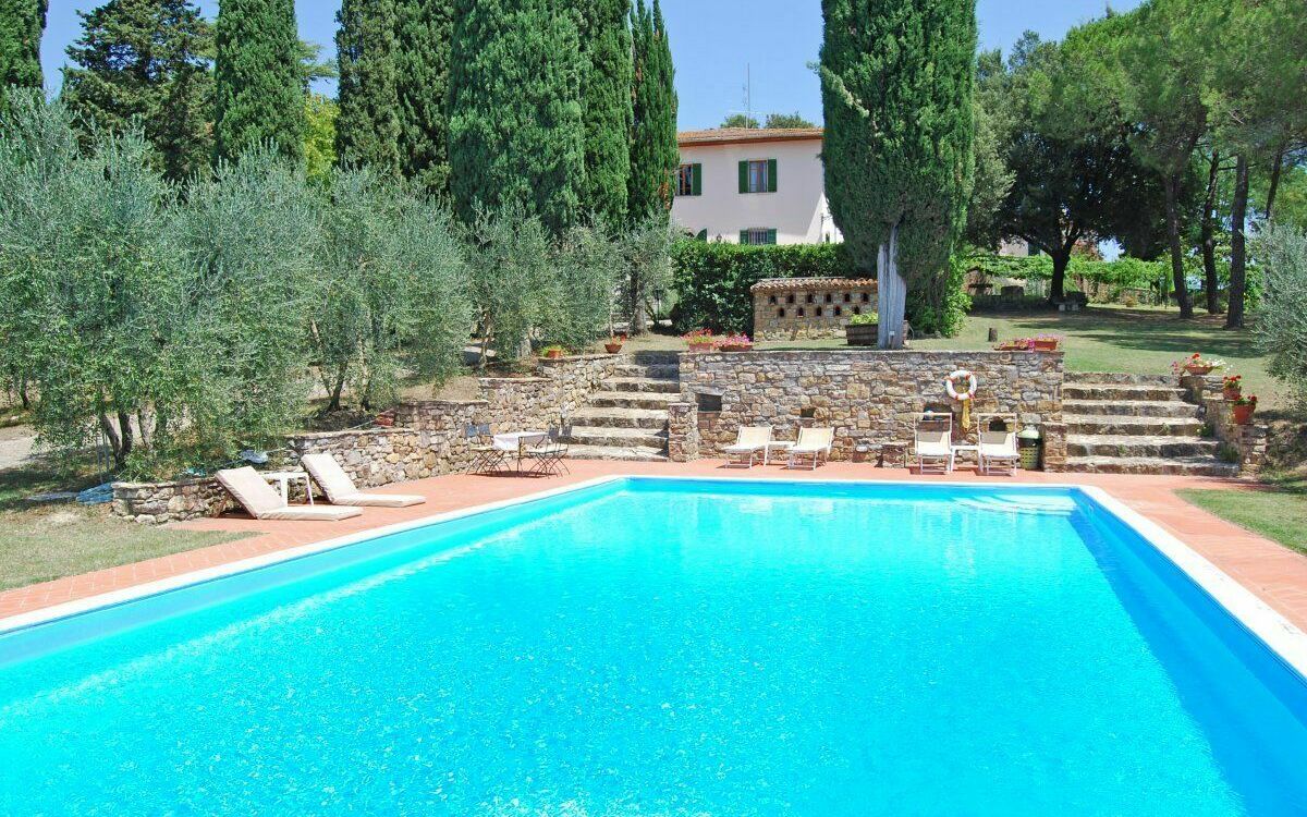 The swimming pool is 7x14 meters