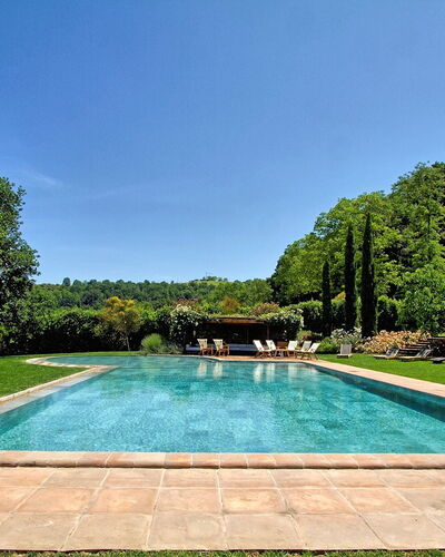 Villa Petrognano: Piscine, Propriété, Paysage Naturel, Biens, Immobilier, Maison, Herbe, Loisir, Arbre, Domicile