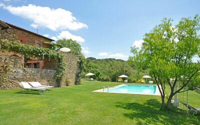 Podere Orietta: Propriété, Bâtiment, Maison, Paysage Naturel, Biens, Immobilier, Villa, Piscine, Herbe, Arrière-Cour