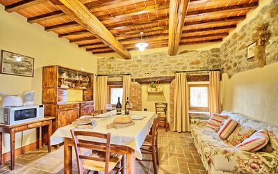 Orietta 2: Pièce, Propriété, Bâtiment, Design Intérieur, Meubles, Plafond, Salon, Maison, Faisceau, Immobilier