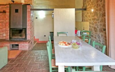 Orietta 4: Pièce, Propriété, Bâtiment, Meubles, Comptoir, Design Intérieur, Cuisine, Sol, Maison, Table