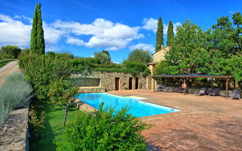 Brunello: Nuage, L'Eau, Ciel, Plante, Propriété, Botanique, Bleu Azur, Arbre, Paysage Naturel, Bâtiment