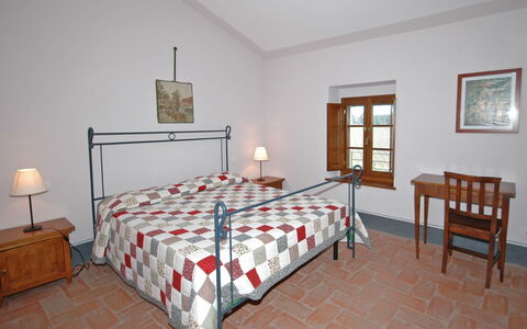 Fornacino: Chambre, Pièce, Meubles, Propriété, Lit, Drap De Lit, Cadre De Lit, Sol, Bâtiment, Mur