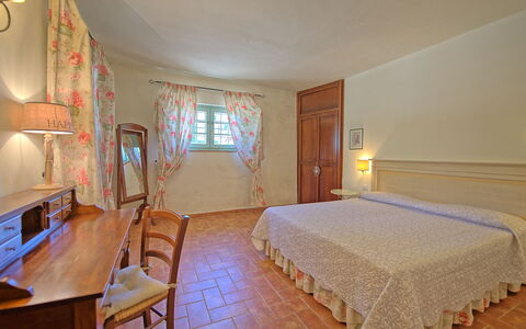 San Donato: Pièce, Chambre, Meubles, Propriété, Lit, Drap De Lit, Bâtiment, Design Intérieur, Immobilier, Sol