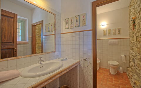 San Donato: Salle De Bains, Propriété, Pièce, Design Intérieur, Bâtiment, Immobilier, Mur, Maison, Tuile, Sol