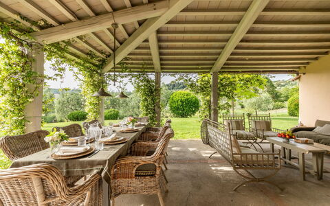 Villa Danilo: Meubles, Plante, Table, Propriété, Chaise, Éclairage, Ombre, Mobilier De Jardin, Architecture, Design Intérieur