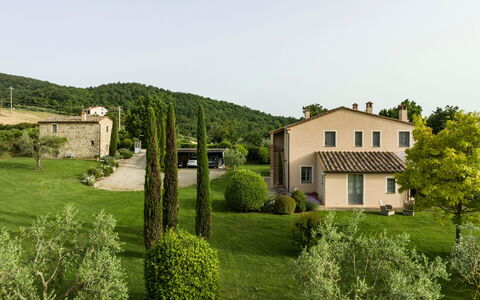 Villa Danilo: Plante, Ciel, Bâtiment, Fenêtre, Arbre, Paysage Naturel, Lot Terre, Maison, Chalet, Paysage
