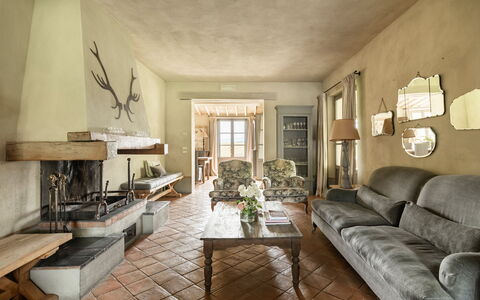 Villa Danilo: Meubles, Propriété, Cadre, Table, Canapé, Bois, Plante, Bâtiment, Salon, Design Intérieur