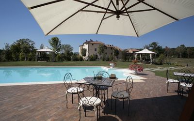 Santamargherita: Propriété, Piscine, Immobilier, Bâtiment, Maison, Vacances, Patio, Domicile, Ombre, Meubles