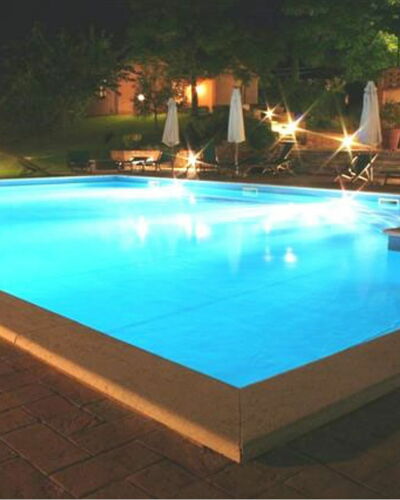 Sanguineto: L'Eau, Piscine, Plante, Bleu Azur, Rectangle, Fenêtre, Composite, Loisir, Bâtiment