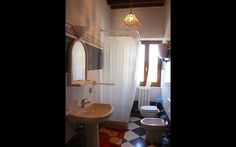 Fattoria le Chianacce: Pièce, Propriété, Design Intérieur, Bâtiment, Meubles, Maison, Architecture, Salle De Bains, Immobilier, Table