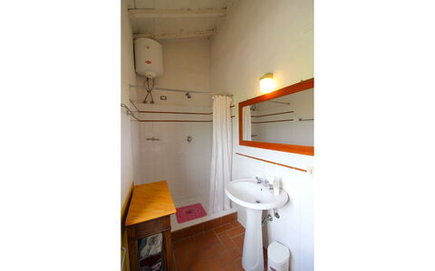 Santa Vittoria: Propriété, Pièce, Bâtiment, Maison, Architecture, Salle De Bains, Design Intérieur, Meubles