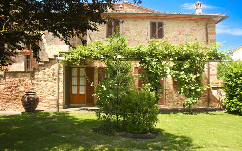Pozzonovo: Mur, Arbuste, Jardin, Brique, Arrière-Cour, Cour, Ombre, Cour, Pot De Fleur, Ferme