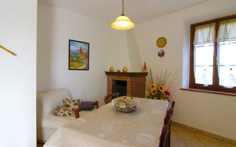 Villa Alabastro: Pièce, Propriété, Meubles, Design Intérieur, Jaune, Maison, Sol, Bâtiment, Salle À Manger, Table